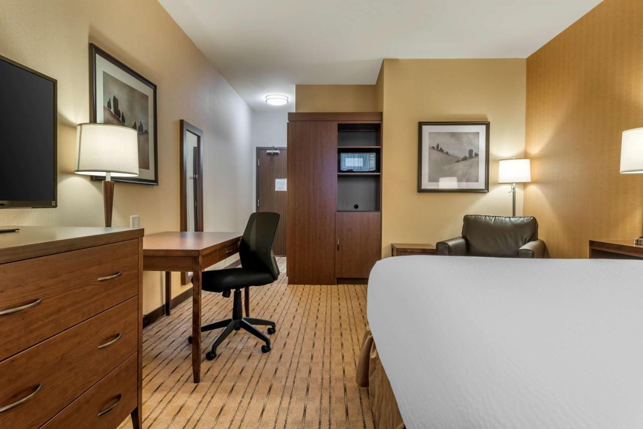 Best Western Plus, Bathurst Hotel & Suites Eksteriør billede