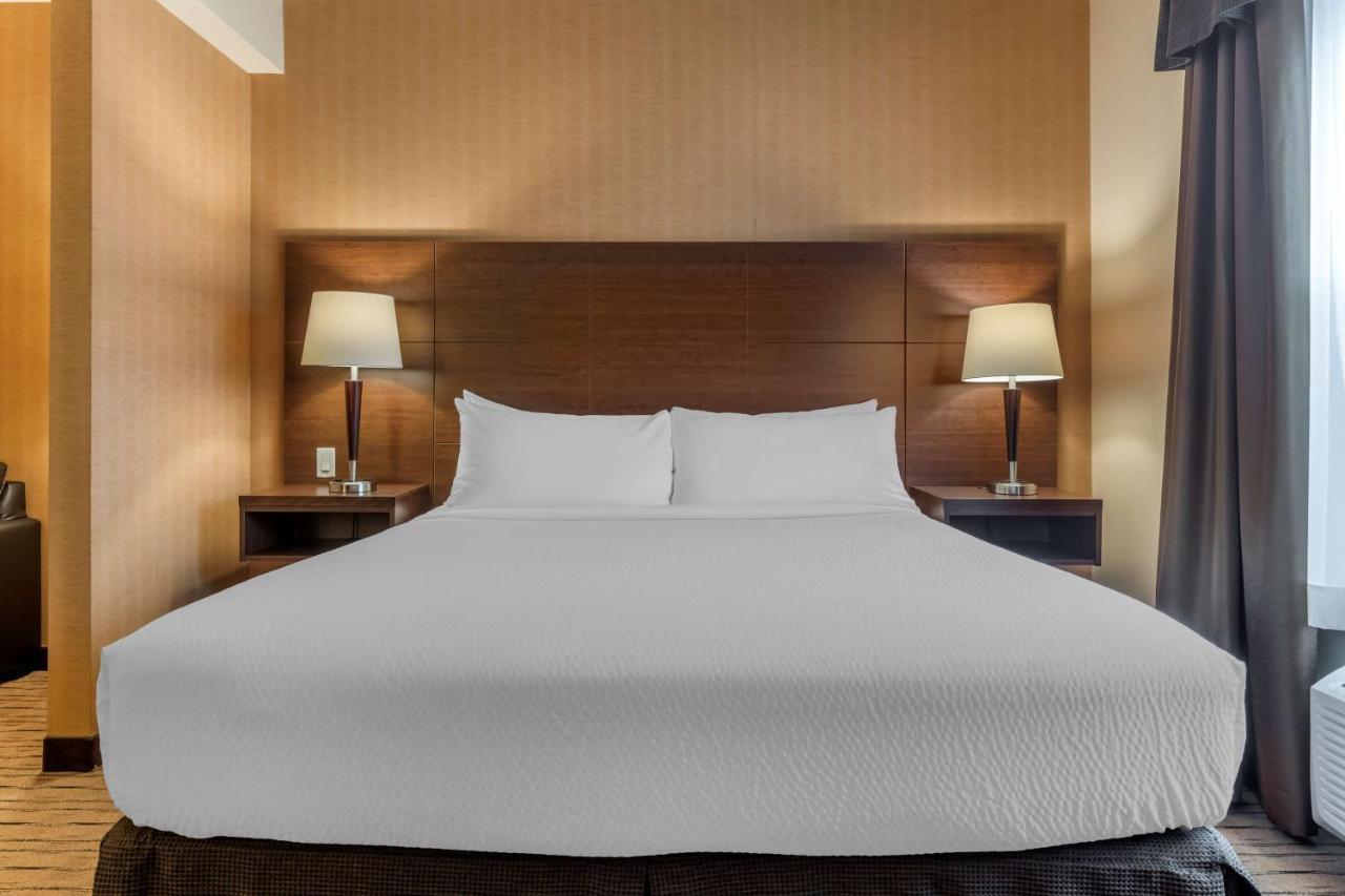 Best Western Plus, Bathurst Hotel & Suites Eksteriør billede